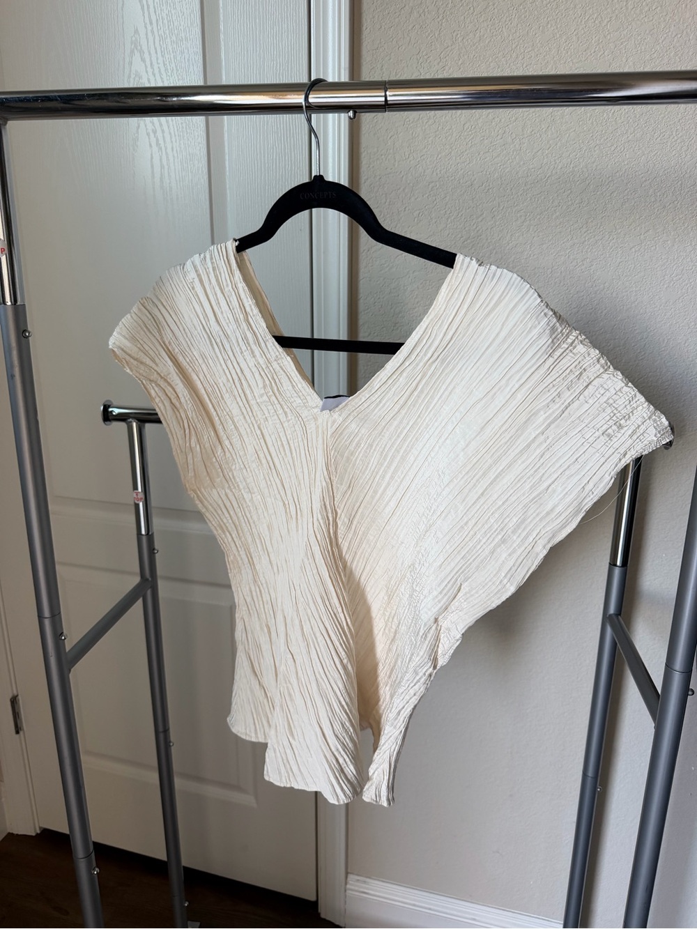 Mango Cream Crinkle V-Neck Top